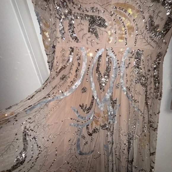 NWT | Mac Duggal 5217 Nude Elegant Sequin Embellished Cream Gown Size 4 - Picture 11 of 12